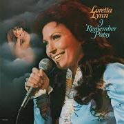 The lyrics I FALL TO PIECES of LORETTA LYNN is also present in the album I remember patsy (1977)
