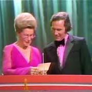 The lyrics YESTERDAY WILL COME AGAIN TONIGHT of LORETTA LYNN is also present in the album Entertainer of the year (1973)