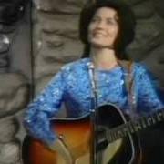 The lyrics TOMORROW NEVER COMES of LORETTA LYNN is also present in the album Don't come home a drinkin (1967)