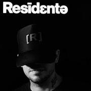 The lyrics DESENCUENTRO (REMIX) of RESIDENTE CALLE 13 is also present in the album Tiraeras (2017)
