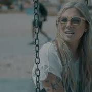 The lyrics FEVER of CHRISTINA PERRI is also present in the album A lighter shade of blue (2022)