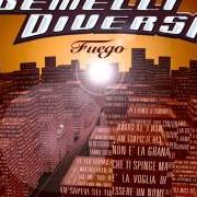 The lyrics UN MOMENTO PERFETTO of GEMELLI DIVERSI is also present in the album Fuego (2002)