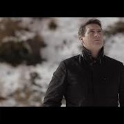 The lyrics SNOWING ALL OVER THE WORLD of TONY HADLEY is also present in the album The christmas album (2015)